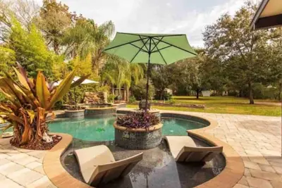 Image de Paradise! in Tampa, Pool, water fall, 3 min form Bush Garden, Adventure Island