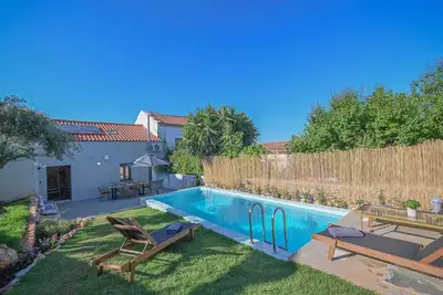Image de Cozy Villa - Sauna & Hydromassage - Prive Pool - Bbq - View