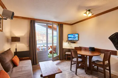 Image de Appartement \"Appartement Alpe D' Huez\" avec vue sur les montagnes, balcon et Wi-Fi.