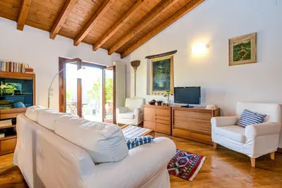 Image de Appartement \"Attique dans le centre de Salò\" avec balcon, Wi-Fi et climatisation.