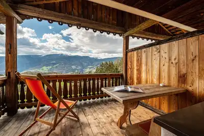 Image de Appartement \"Biohof Maurer Apt Dorfblick\" avec vue sur les montagnes, jardin partagé et Wi-Fi.