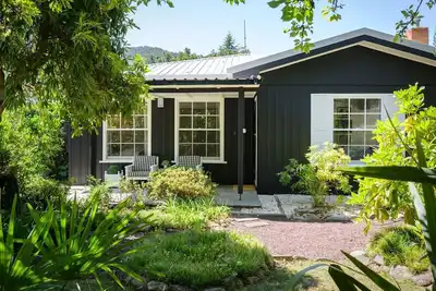 Image de Golden Pine Retreat.