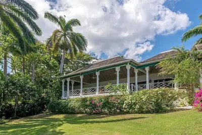 Image de Bye the Way in Montego Bay by Personal Villas - Professional Design and Style