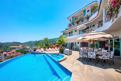 Image de Casa Yvonneka 12br in Puerto Vallarta by Personal Villas - Breathtaking Tranquil