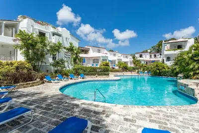 Image de Oceans Edge, Merlin Bay, St James by Personal Villas - Lush Tropical Landscaping