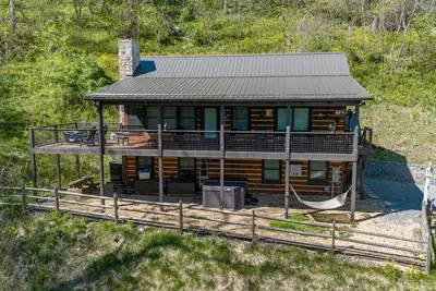Image de Secluded Cabin in Town w/Mountain View