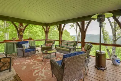 Image de On 22 Acres: Cullowhee Craftsman Home w/ Mtn Views