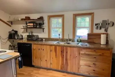 Image de The Green Cabin - 10 min from Sugarloaf, 30 min to Rangeley!