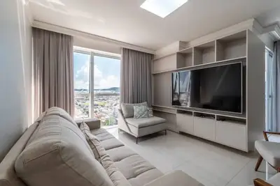 Image de Luxury and Comfort in the Center of Bc