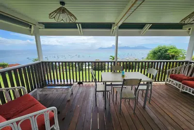 Maison avec vue imprenable sur lagon et Moorea