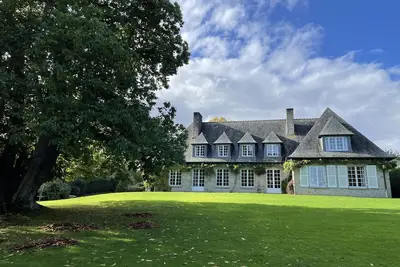 Image de Très belle maison de famille dans un parc dotée d'une superbe vue sur Rance