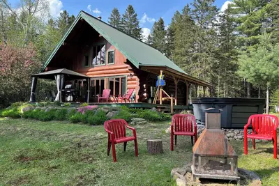 Image de Le Caché: intime en bois ronds, spa et bord de l'eau (kayaks)
