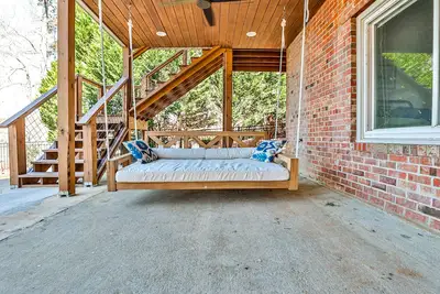 Image de Well-appointed Lake Oconee retreat in a great location!