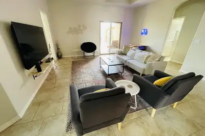 Image de Central Home with Hot Tub & Garage access!