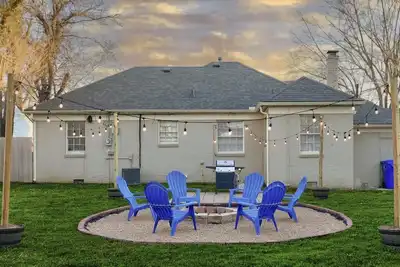 Image de Sooner Suite - 5 Min From Ou - Media Room & Fire Pit - 7 Guests