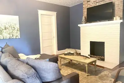 Image de Eclectic Urban Bungalow | Central Location!