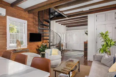 Image de 6b at Saint Philip Square, One Block to King, Double Porch Oasis