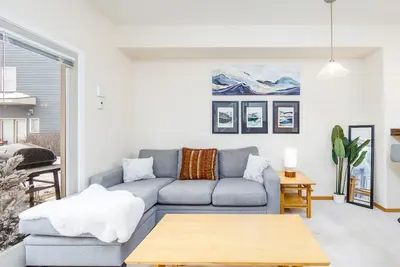 Image de Amiable mountain view condo with Pack-N-Play, gas grill, deck, kitchen, & W/D