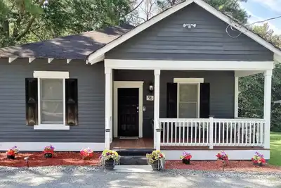 Image de Spacious home minutes from the heart of Atlanta