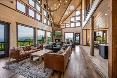 Image de Welcome to Dancing Fox! Luxury 7br, Indoor Pool, Fire Pit, Wow Views! ! !
