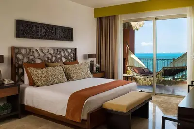 Image de Sleek Sophistication: Experience Luxury in a 3 Bedroom Loft, Villa del Palmar