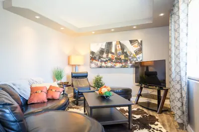 Image de North Edmonton 3 Bedroom Bungalow Main Floor