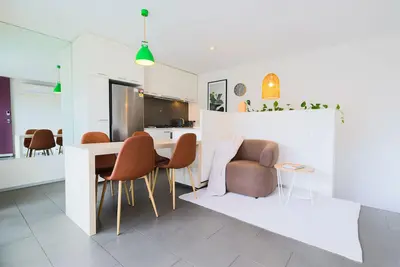 Image de Kensington petite apartment w/direct street access