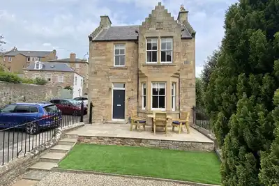 Image de Abbey House, charming traditional historic house. Spectacular views of the Abbey