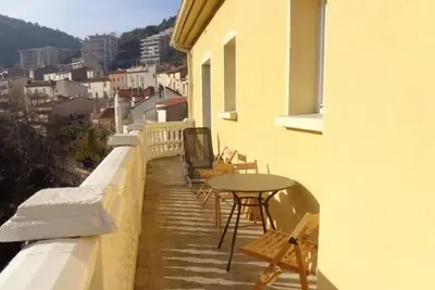 Image de Confortable F3 avec balcon/terrasse en centre-ville, proximité cures, parking, ascenseur, pour 4 pers.