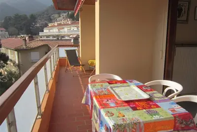 Image de Appartement F3 avec Terrasse, Garage et Wifi - 4 Couchages - Proche Cures et Centre Ville