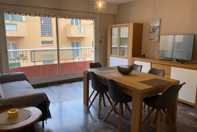 Image de F3 lumineux avec terrasse, garage, clim et ascenseur à 500m du centre et 800m des thermes