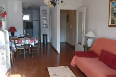 Image de Appartement F2 spacieux avec loggia et garage à 500m des Thermes - 4 couchages, animaux acceptés