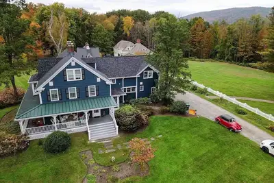 Image de Amore Estate -  beautiful room with many places to explore and relax in.