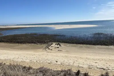 Image de Steps to Private Association Beach. End Unit Condo at Outermost Harbor.