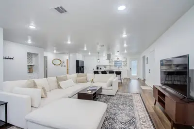 Image de 3 beds Houston Home, Close Nrg Stadium & Rodeo