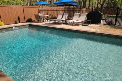 Image de 4br+ Newly renovated home mins to top beaches and vineyards, new heated pool!