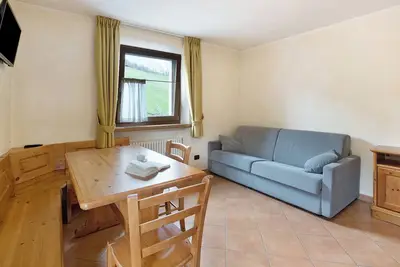 Image de Appartement \"Chalet Anna Rododendro\" avec vue sur les montagnes, balcon et Wi-Fi.