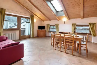 Image de Appartement \"Chalet Anna Botton D'oro\" avec vue sur les montagnes, balcon et Wi-Fi.