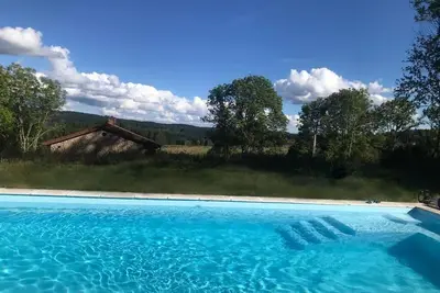 Image de Maison de caractère avec piscine au cœur du parc régional d'auvergne.