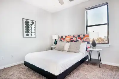 Image de CozySuites Music Row Bold 1br w/ free parking!