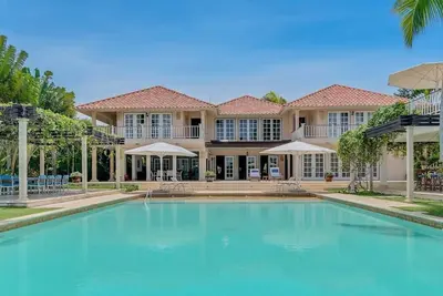 Image de Sophisticated villas with private pools and staff