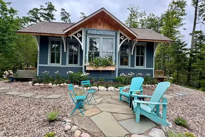 Image de Charming & renovated airy Train Depot turned cottage steps from Lake Michigan