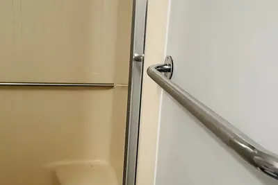 Image de Home on Quiet Cul de Sac with Handicap Accessibility