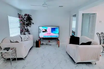 Image de Complete Remodel Charmin home near bush garden, hard rock casino, Moffitt, Usf! !