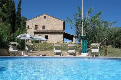 Image de 4 bedroom villa with private pool set in 8 acres in Le Marche