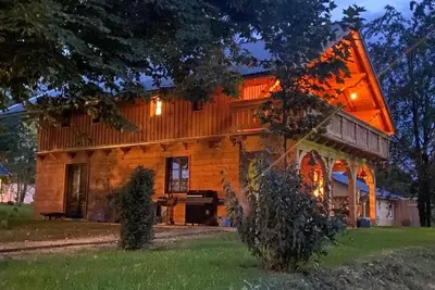 Image de Chestnut house by the lake near the Louvine for 12 guests with outdoor sauna and whirlpool