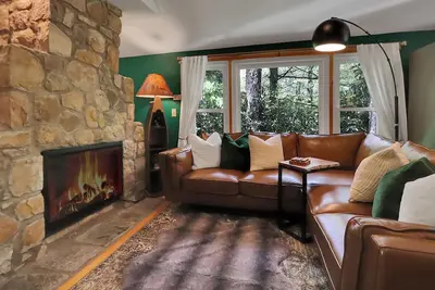 Image de Lake, Golf & Hike at Linville Lodge in Linville Land Harbor Resort Community