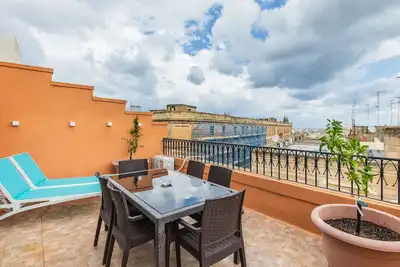 Fantastic 3 Bedroom Duplex Penthouse with Terrace