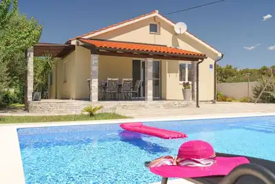 Image de Holiday Home with Pool in Srima- \"D\"