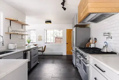 Image de Beautiful Home w/Sauna - 4min drive to downtown